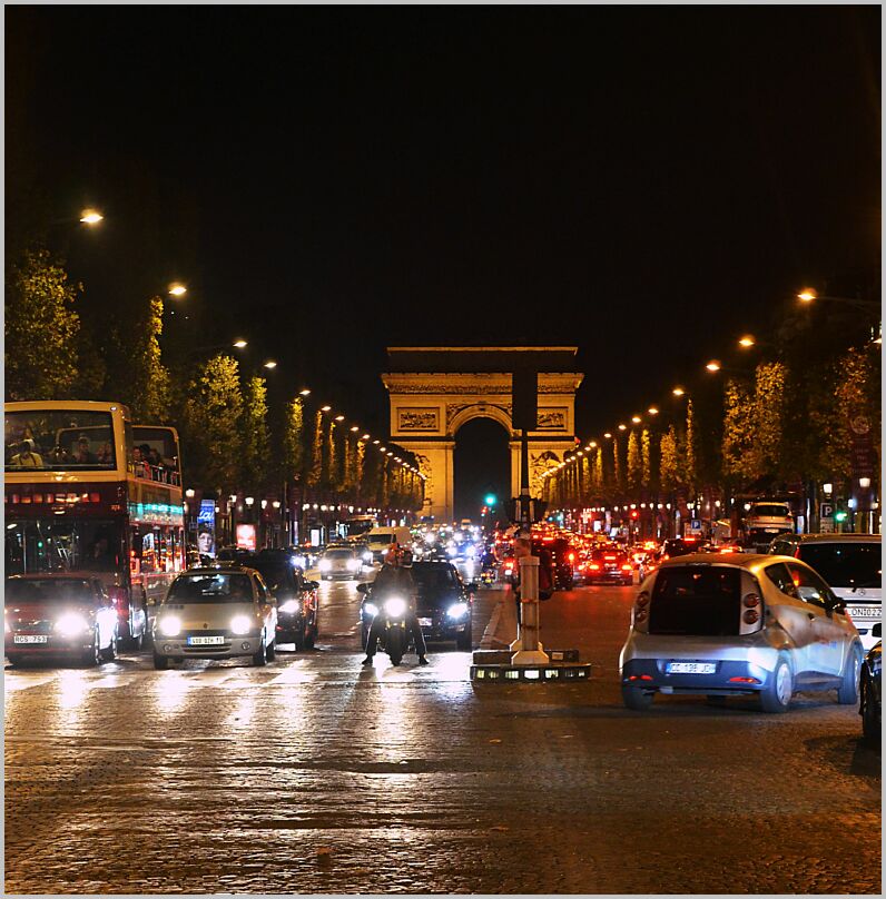 Arc de Triomphe - night